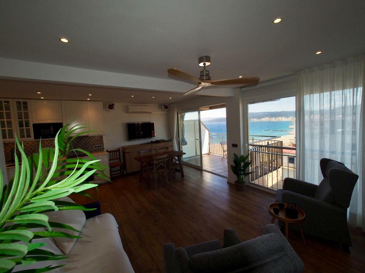 Seafront Apartment In 帕拉莫斯 外观 照片