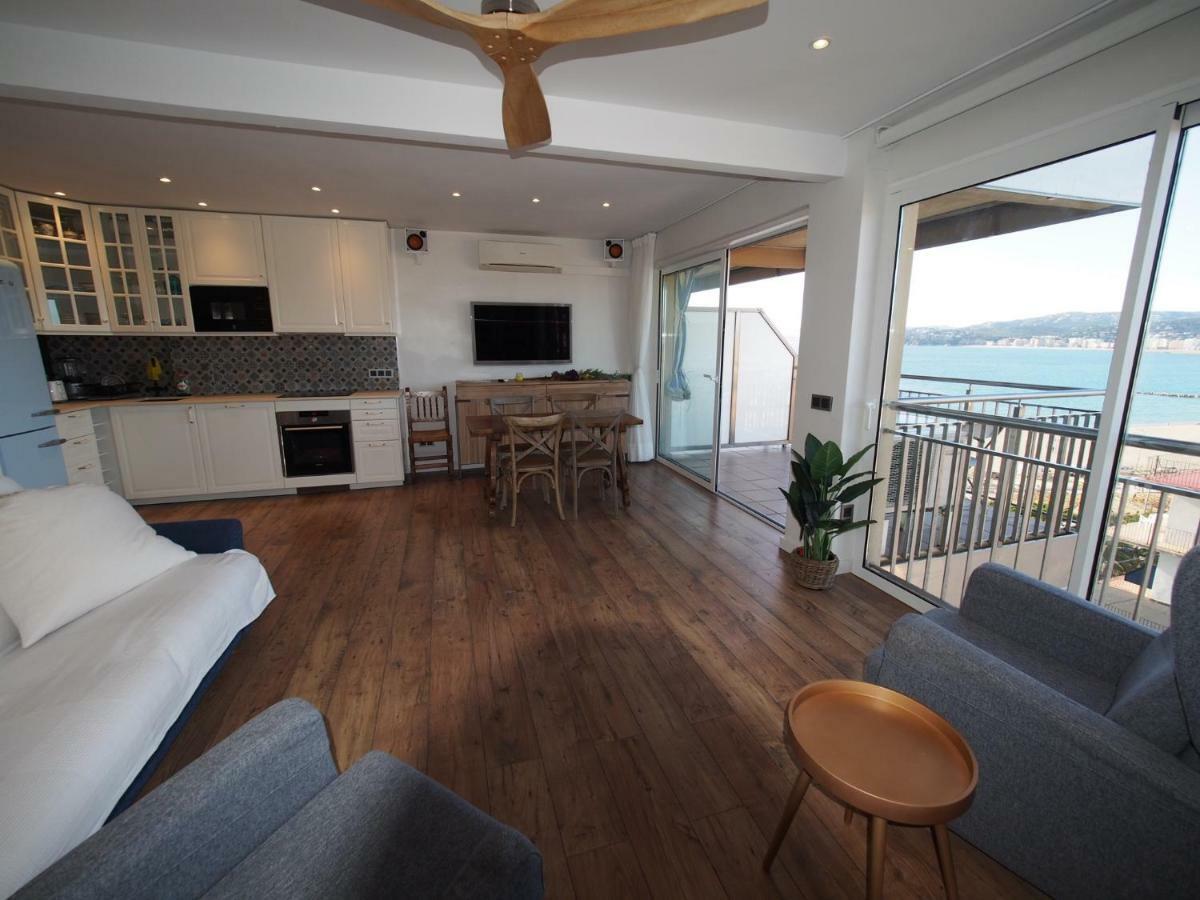Seafront Apartment In 帕拉莫斯 外观 照片