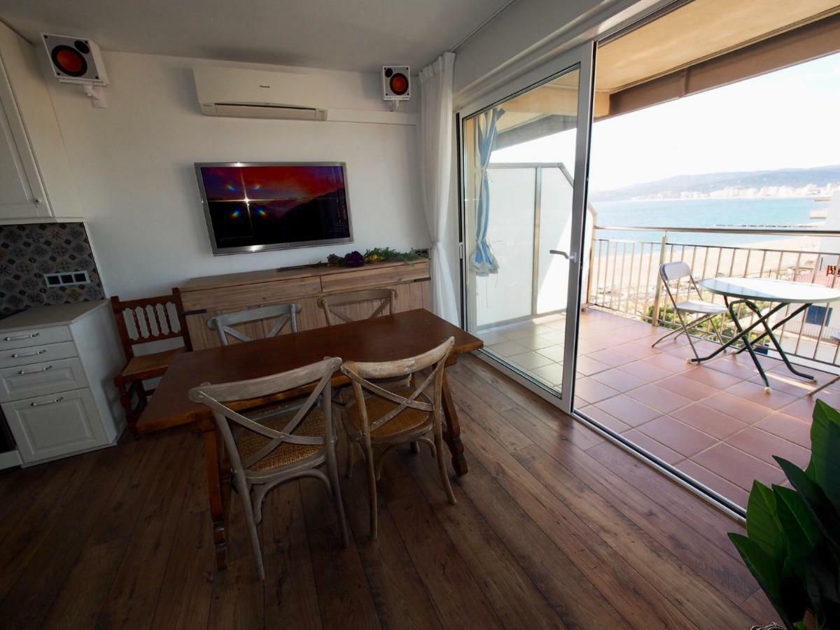 Seafront Apartment In 帕拉莫斯 外观 照片